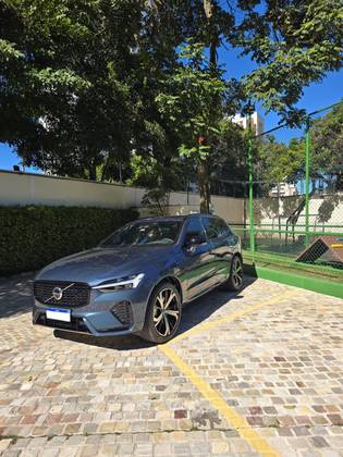 VOLVO XC60 2.0 T8 RECHARGE R-DESIGN AWD GEARTRONIC VOLVO XC60 2.0 T8 RECHARGE R-DESIGN AWD GEARTRONIC